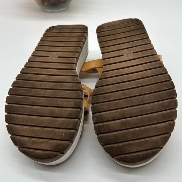 Universal Thread Tan Leather Platform Sandals Size 6.5 MCS6327E - Picture 6 of 8